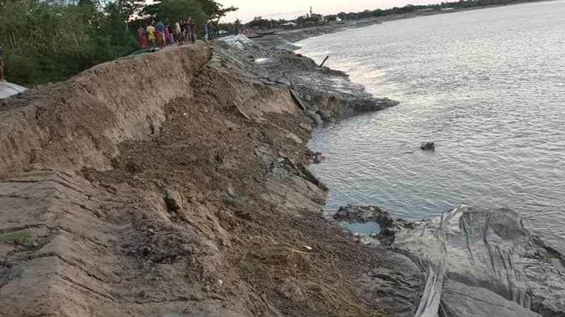 রুইয়ারবিল গ্রামের বেড়িবাঁধে ভয়াবহ ভাঙন