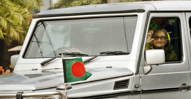 মাওয়ার পথে প্রধানমন্ত্রী