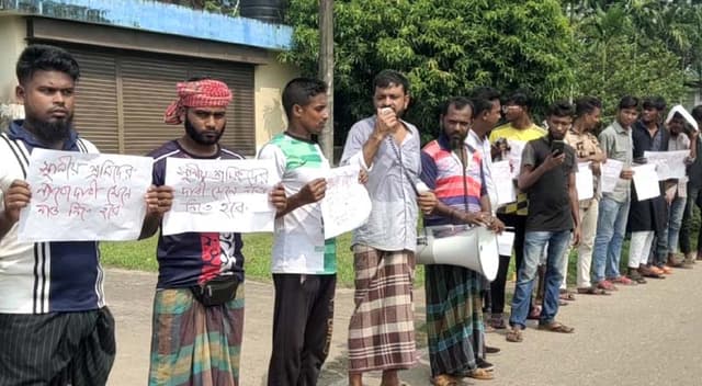 কলাপাড়া পাট গবেষণা ইনস্টিটিউটে বহিরাগত শ্রমিক নিয়োগের প্রতিবাদ