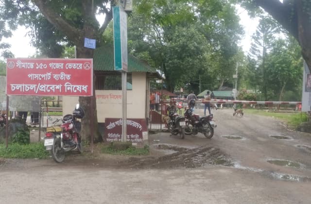 দুর্গাপূজা উপলক্ষে হিলি স্থলবন্দরে ৬ দিন আমদানি রফতানি বন্ধ