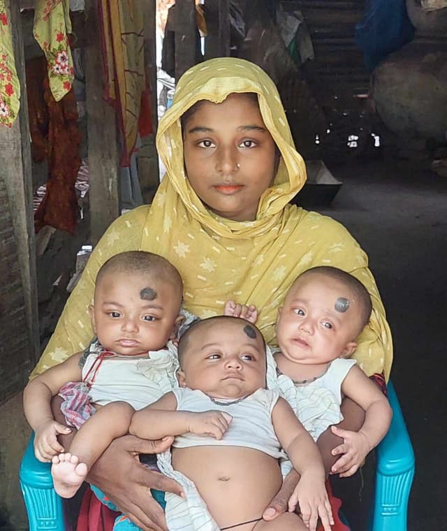 কাউখালীতে সদ্যজাত যমজ তিন শিশু লালন পালনে দিশেহারা দিনমজুর দম্পত্তি