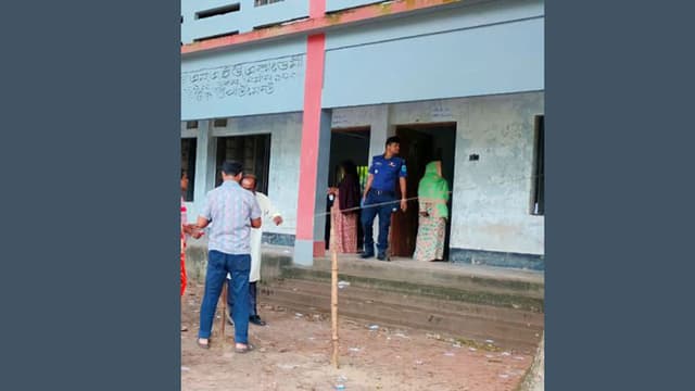 রামনগর সরকারি প্রাথমিক বিদ্যালয় কেন্দ্রে ভোটগ্রহণ স্থগিত