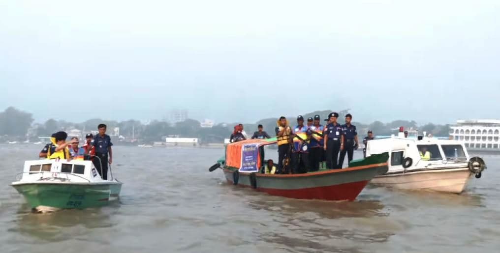 বরিশালে মা ইলিশ রক্ষায় অভিযান শুরু