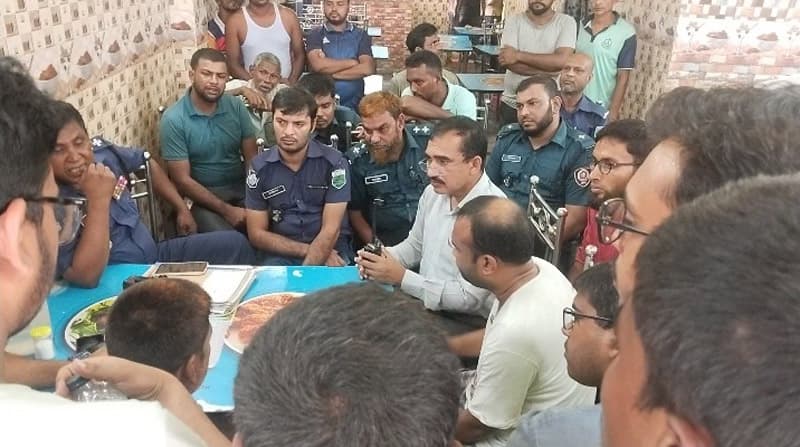 পাঁচবিবিতে মাদকদ্রব্যের সোর্সের হাতে মাইক্রোবাসের দুই যাত্রীকে মারধরের অভিযোগ