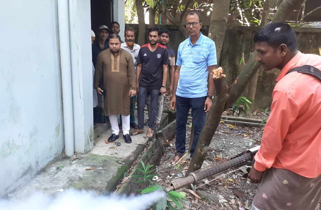 কলাপাড়ায় ডেঙ্গু মশা নিধনে মশক নিধন কর্মসূচির উদ্বোধন