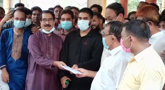 পূর্বধলায় পূঁজামন্ডপ পরিদর্শনে এমপি বেলাল