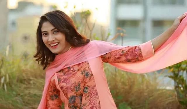 নারীর শরীর পুরুষ অপেক্ষা অধিক আকর্ষণীয় কেন?