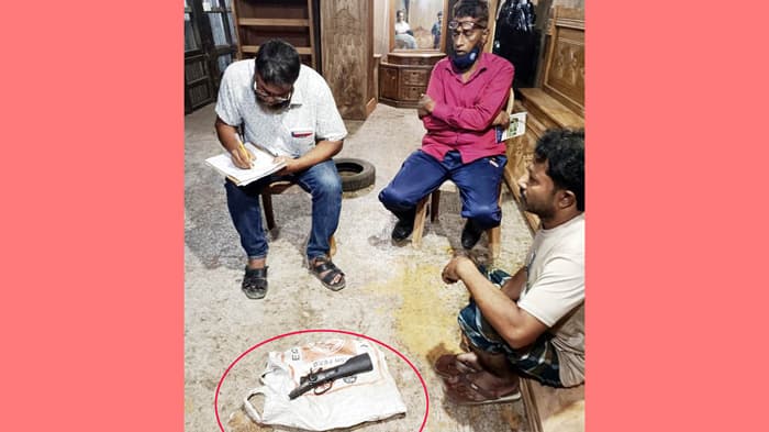 বরিশালে ফার্নিচার মেরামতের কারখানায় বন্দুকের বাট তৈরি!