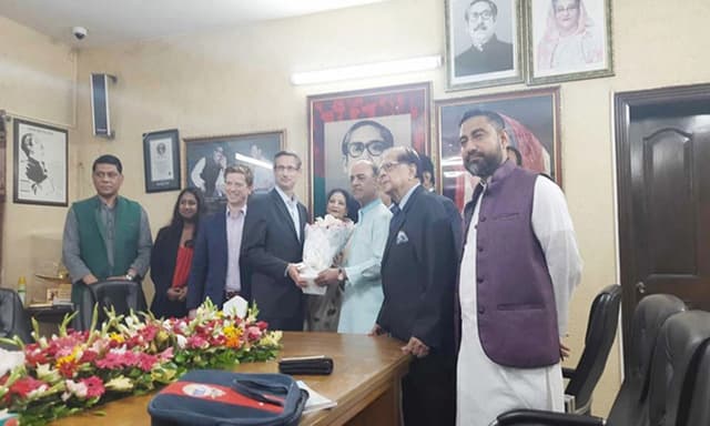 আ. লীগ সভাপতির ধানমণ্ডি কার্যালয়ে মার্কিন পর্যবেক্ষক দল