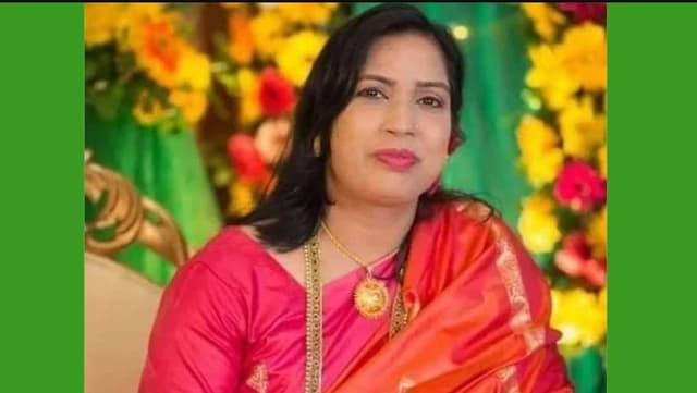 চাকরিও গেল, মনোনয়নও বাতিল!