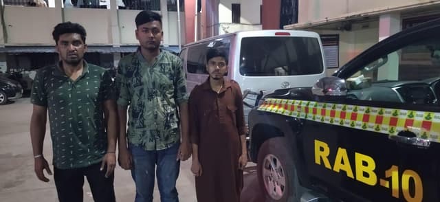 যাত্রাবাড়ী ৪০ কেজি গাঁজাসহ ৩ মাদক ব্যবসায়ী গ্রেফতার