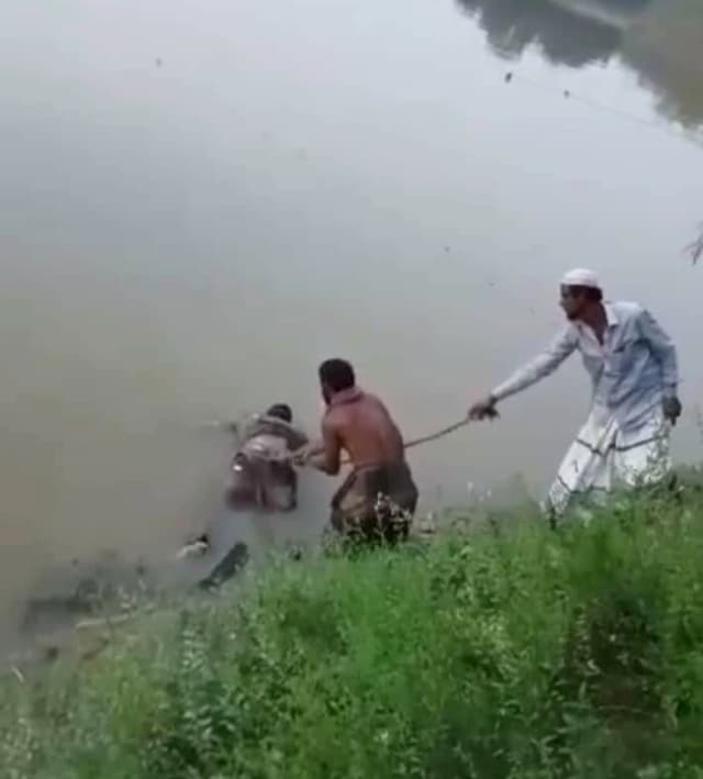 গোমতী নদীতে ভাসমান অজ্ঞাত যুবকের লাশ উদ্ধার