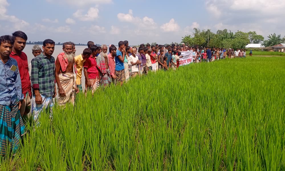 ভূরুঙ্গামারীতে দুধকুমার নদের ভাঙন প্রতিরোধের দাবিতে মানববন্ধন