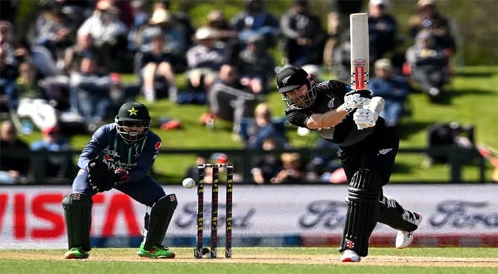 পাকিস্তানকে ১৬৪ রানের চ্যালেঞ্জ নিউজিল্যান্ডের