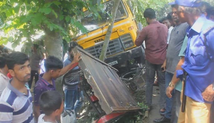 ঈশ্বরদীতে সড়কে গেল ৩ প্রাণ