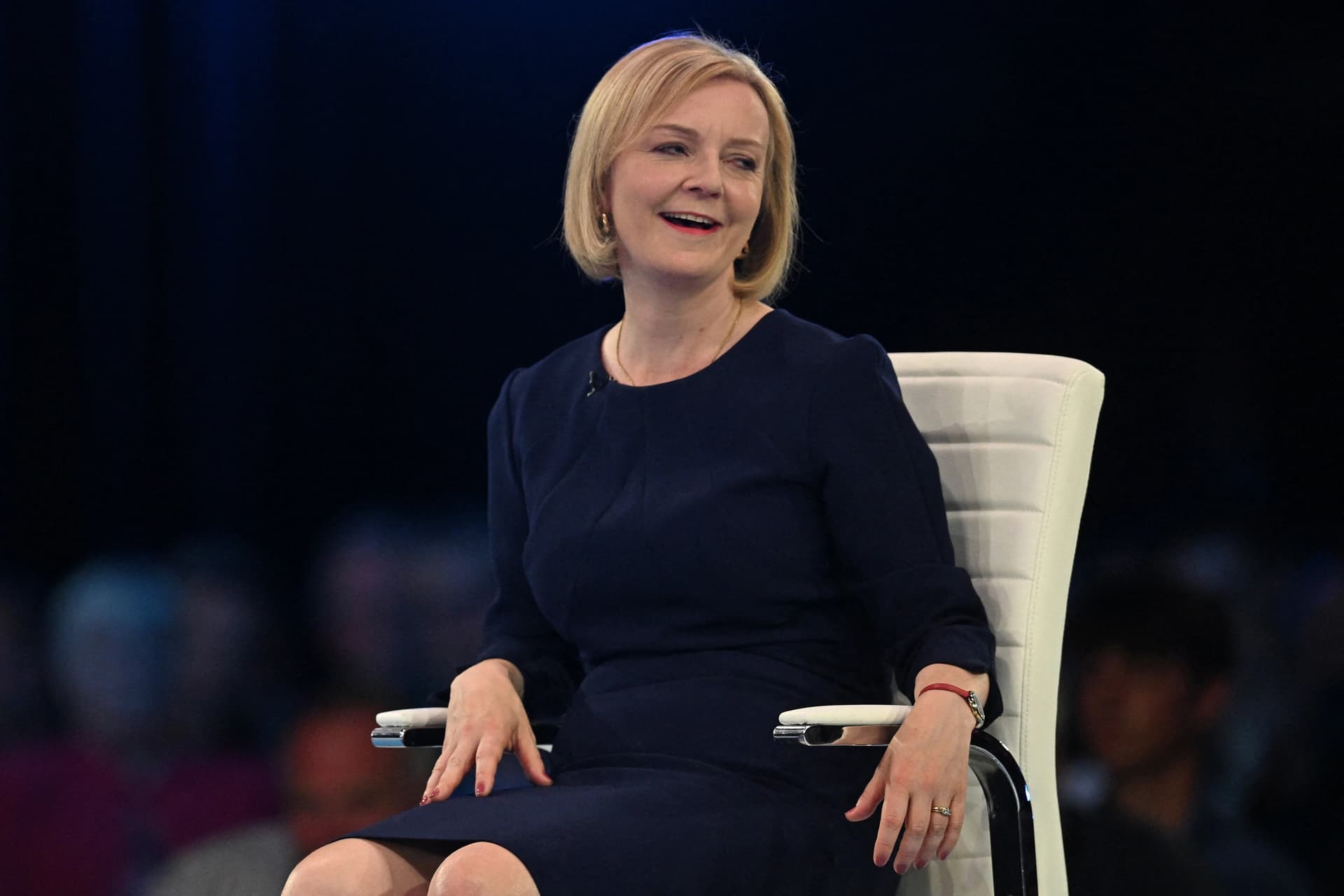 সংকটে ব্রিটেনের প্রধানমন্ত্রী লিজ ট্রাস