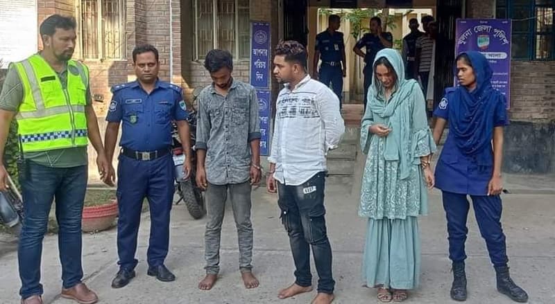 খুলনায় প্রাইভেটকারে অসামাজিক কাজে লিপ্ত, আটক ৩
