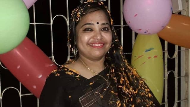 সাংবাদিকরা কি জানেনা, আমি ওসি'র বউ?