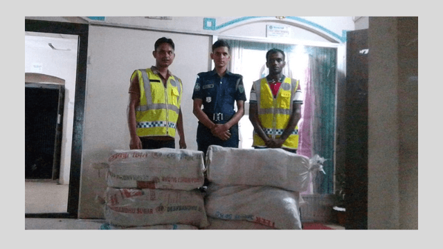 কমলগঞ্জে ৬ লাখ টাকার চোরাই ভারতীয় শাড়ি উদ্ধার