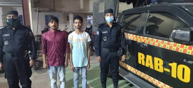 রাজধানী আগ্নেয়াস্ত্রসহ ২ শীর্ষ সন্ত্রাসী ও মাদক ব্যবসায়ীকে গ্রেফতার