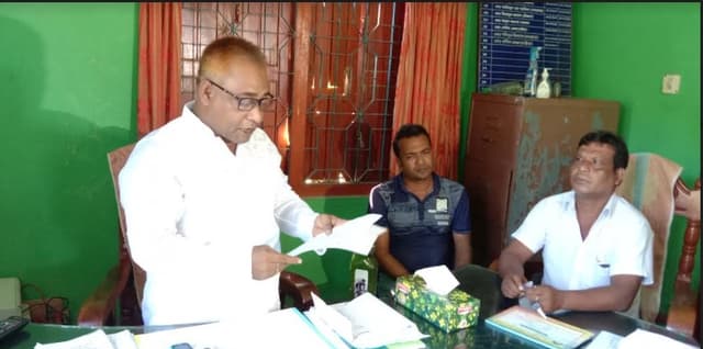 লালপুরে অপপ্রচারের প্রতিবাদে ইউপি চেয়ারম্যানের সংবাদ সম্মেলন