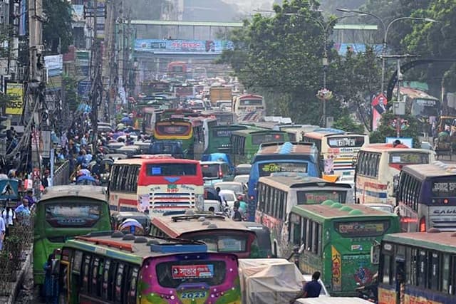রাজধানীতে বিএনপির সমাবেশ, ব্যাপক যানজটে দুর্ভোগ যাত্রীদের