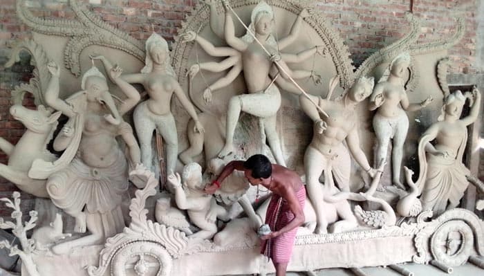 শুক্রবার থেকে শুরু দূর্গোৎসব, আশাশুনির মন্ডপে মন্ডপে চলছে পূজার প্রস্তুতি