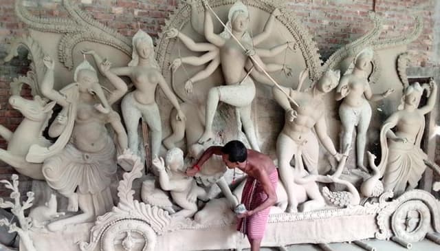 শুক্রবার থেকে শুরু দূর্গোৎসব, আশাশুনির মন্ডপে মন্ডপে চলছে পূজার প্রস্তুতি