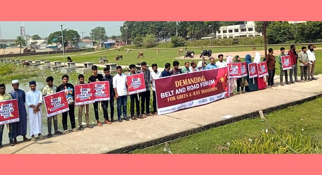 চীনা ঋণের সকল চুক্তি জনসম্মুখে প্রকাশের দাবিতে মানববন্ধন