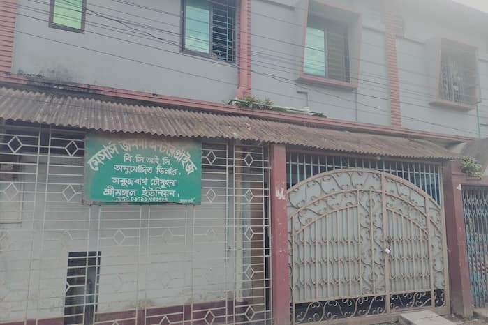 শ্রীমঙ্গলে সারের সিন্ডিকেট: একই পরিবারের একাধিক ডিলারশীপের অভিযোগ