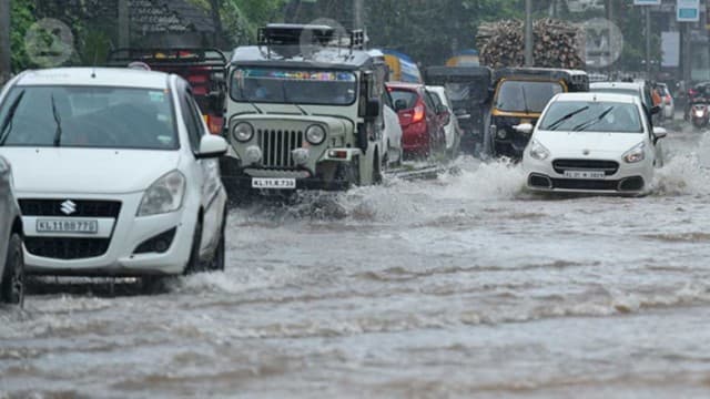 কেরালায় প্রবল বৃষ্টি ও ভূমিধসে নিহত ১৮