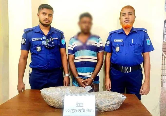 বালিয়াকান্দিতে ২ কেজি গাঁজাসহ গ্রেফতার ১