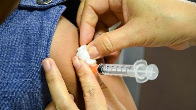 ক্যানসার চিকিৎসায় আসছে ভ্যাকসিন