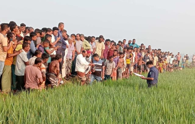 ঘোড়াঘাটে ধানক্ষেতে পড়েছিল ভ্যান চালকের মরদেহ