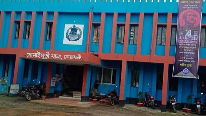 স্ত্রীকে বাজারে পাঠিয়ে প্রতিবেশী শিশুকে ধর্ষণ! সালিশ বৈঠক থেকে ধর্ষক গ্রেফতার