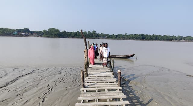 ইউপি সদস্যের বিরুদ্ধে চাঁদা দাবির অভিযোগ, বন্ধ খেয়া পারাপার