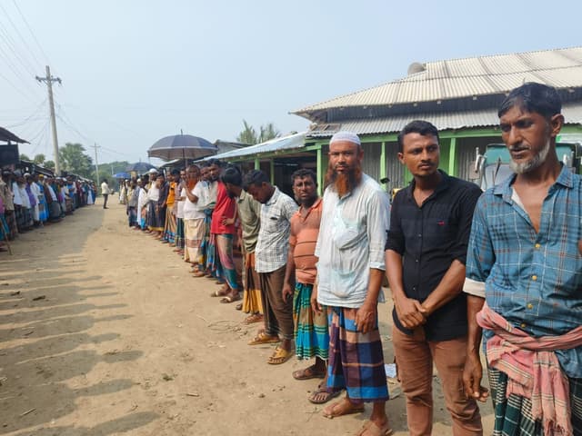 কলাপাড়ায় সন্ত্রাসী কালুর বিরুদ্ধে মানববন্ধন ও বিক্ষোভ মিছিল