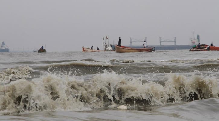 সাগর উত্তাল, বন্দরে ৩ নম্বর সতর্ক সংকেত