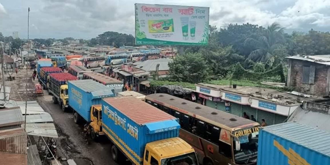 দৌলতদিয়া-পাটুরিয়া নৌরুট: যানজটে নাকাল জীবন