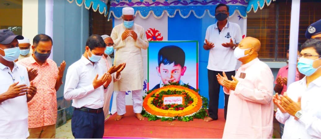 ধামইরহাটে শেখ রাসেলের জন্মদিন পালন, খাবার বিতরণ