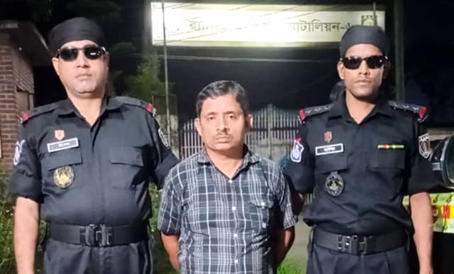 চেতনানাশক ওষুধ নাকে ধরে ইজিবাইক ছিনতাই, গ্রেফতার ১