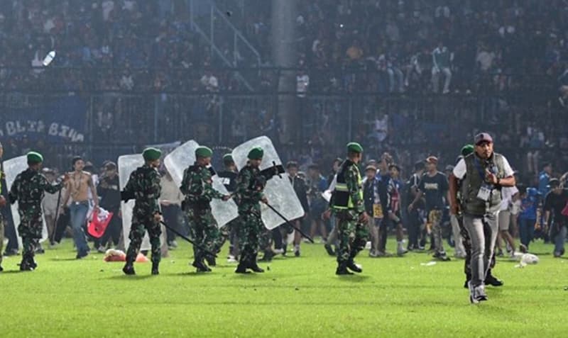 ইন্দোনেশিয়ার সেই স্টেডিয়াম ভাঙার সিদ্ধান্ত