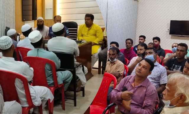 গোয়ালন্দে ইমাম ও হিন্দু সম্প্রদায় নেতৃবৃন্দের সাথে ওসির মতবিনিময়