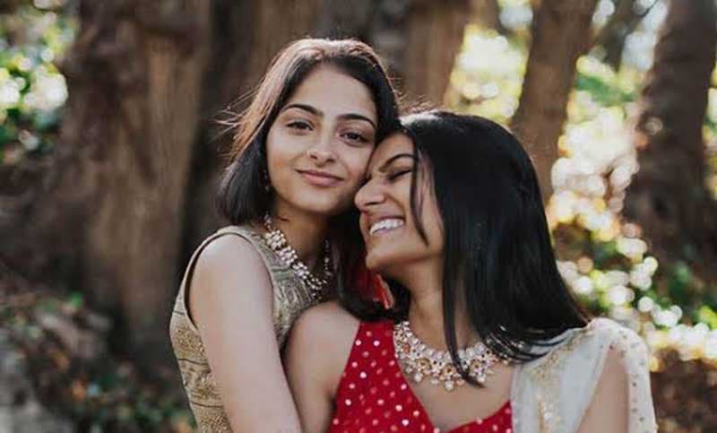সমকামিতায় কেন ঝোঁক বেশি নারীদের? নতুন গবেষণা