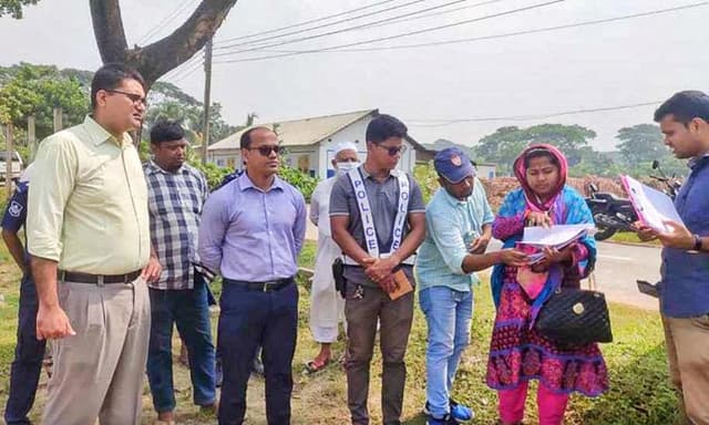 নলছিটিতে সাড়ে চার টন পলিথিন জব্দ