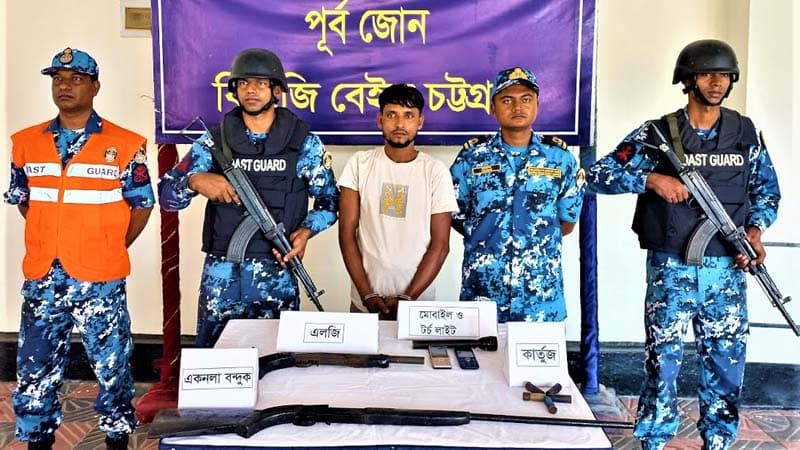 কুখ্যাত ডাকাত মিন্টু বাহিনীর সক্রিয় সদস্য ওসমান অস্ত্র ও গুলিসহ আটক