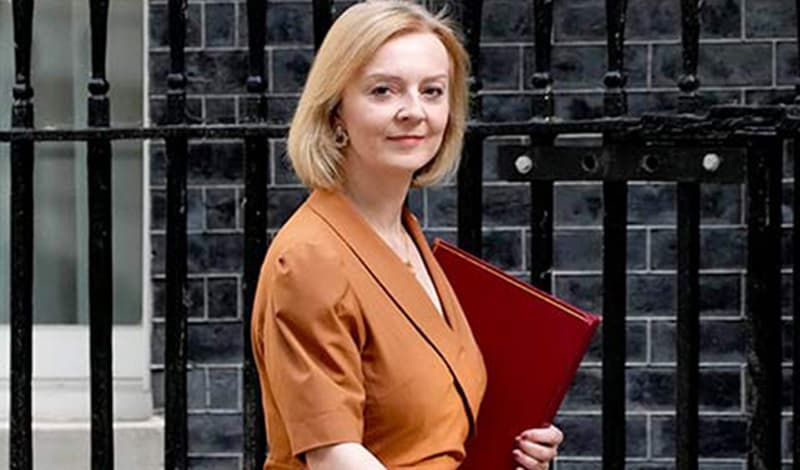 দায়িত্ব গ্রহণের ৪৪ দিন পর ব্রিটিশ প্রধানমন্ত্রীর পদত্যাগ