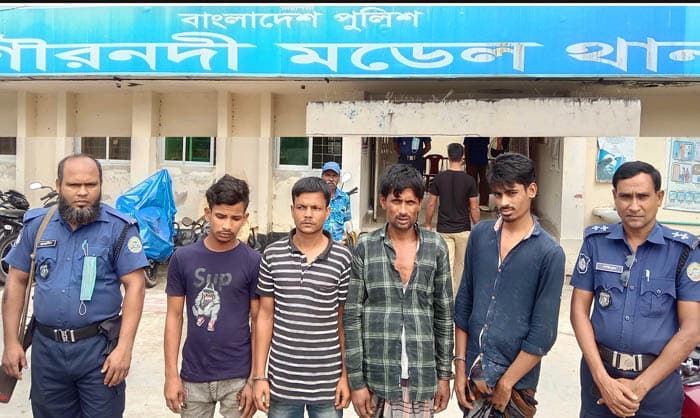 বরিশালে চোরাই গরুসহ চারজন গ্রেফতার