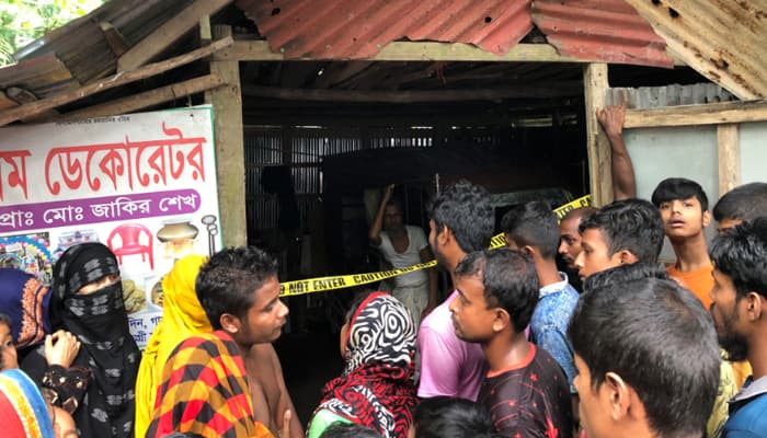 পিরোজপুরে স্ত্রীকে কুপিয়ে হত্যার পর মেয়েকে নিয়ে থানায় স্বামী !