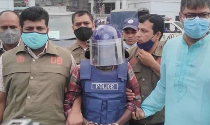 মণ্ডপে কোরআন রেখেছিলেন ইকবাল, দিলেন 'স্বীকারোক্তি'